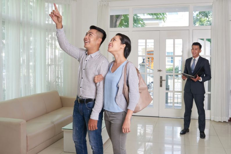 Vợ chồng trẻ nên xây dựng quỹ dự phòng tài chính