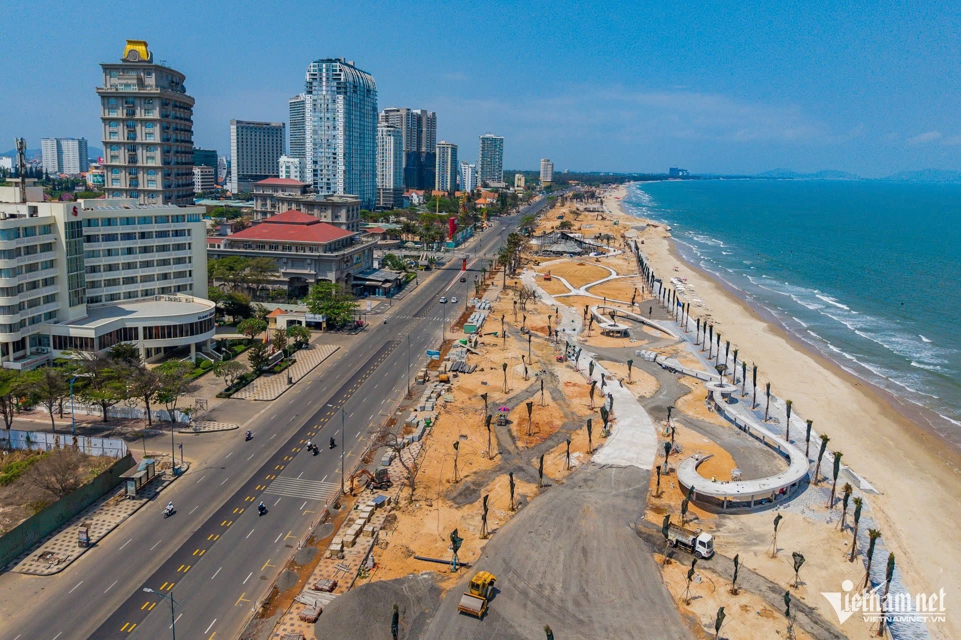 Có thể là hình ảnh về bãi biển, đường chân trời và đại dương