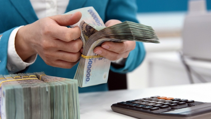Vietcombank hỗ trợ gửi tiết kiệm qua ứng dụng, giúp tiết kiệm thời gian và quản lý dễ dàng
