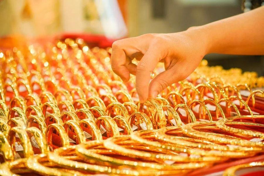 Vàng 18K là lựa chọn lý tưởng cho những ai yêu thích trang sức vàng bền